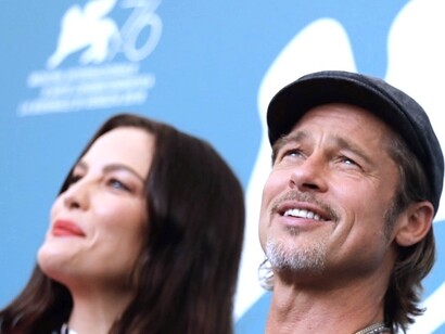 Liv Tyler y Brad Pitt en el estreno de «Ad astra»