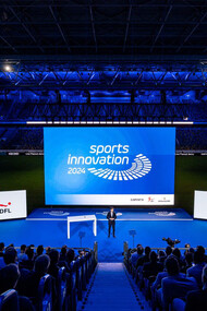 Mais de 2.000 participantes se reuniram no MERKUR SPIEL-ARENA em Dusseldorf para o SportsInnovation 2024 organizado pela DFL