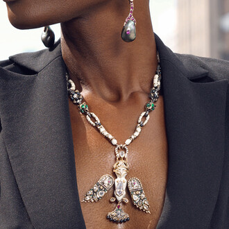 Castro NYC, Drip earrings, 2019; Falcon crest pendant and chain, 2019-21. Courtesy of Carpenters Workshop Gallery

