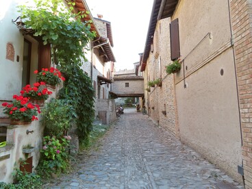 Strada del castello di Torrechiara, Langhirano, Parma, Italia. Foto di Parma1983