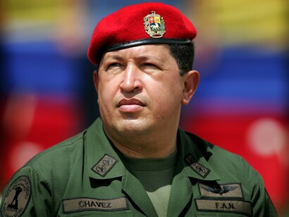 Hugo Chávez con uniforme militar