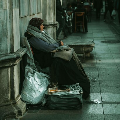 Homeless: "È un mero luogo comune che i Paesi siano suddivisi tra ricchi di materie prime e poveri; in effetti, ci si dovrebbe, invece, sempre chiedere ricchi o poveri di che cosa?"