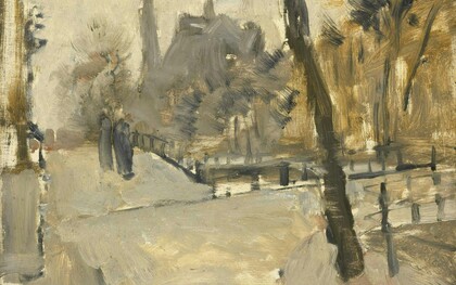 Dos mujeres recorren un barrio antiguo en busca de una casa que persiste más en la memoria que en los mapas