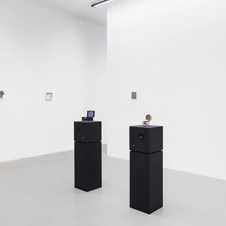 Various artists, A house the size of a shell, exhibition view. Courtesy of Galerie Lisa Kandlhofer. Photo by Manuel Carreon Lopez