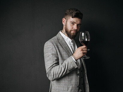 Oenologie. Ce niveau de compétences, ou encore l’expertise, qui associe un niveau de connaissance, de compétences qui cumule des heures de recherche, des années de vie, et nécessite de l’engagement 