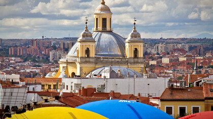 La cubierta del Mercado de la Cebada y la iglesia de San Francisco el Grande. Foto de Iván Pascual Fernández