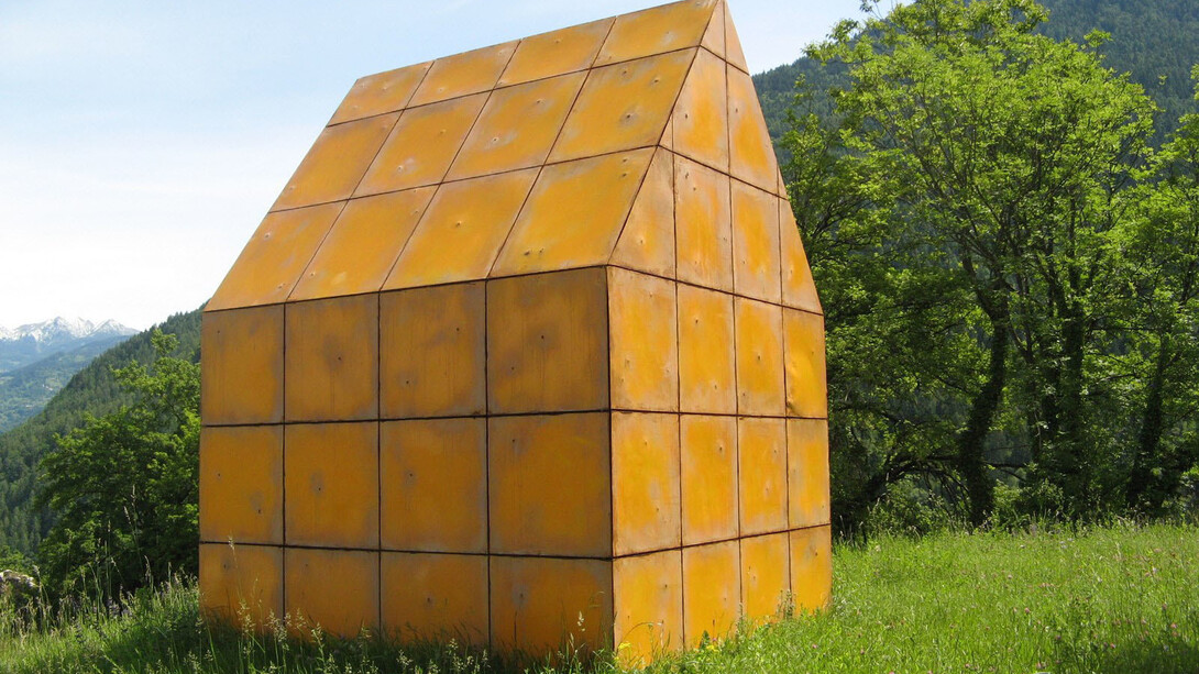Graziano Pompili, Casa d'oro, 2011, ferro e colore, 350 x 250 x 250 cm