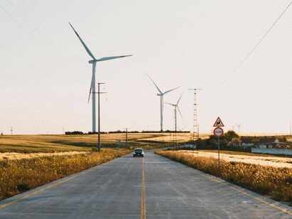 Com milhões de sistemas instalados, crescimento contínuo e cada vez mais empresas atuando no setor, o país se posiciona como referência global em energia renovável