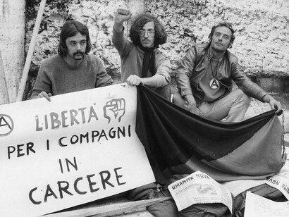 Pietro Valpreda (a destra) durante una protesta