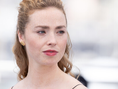 Freya Mavor plays Daria Freenock