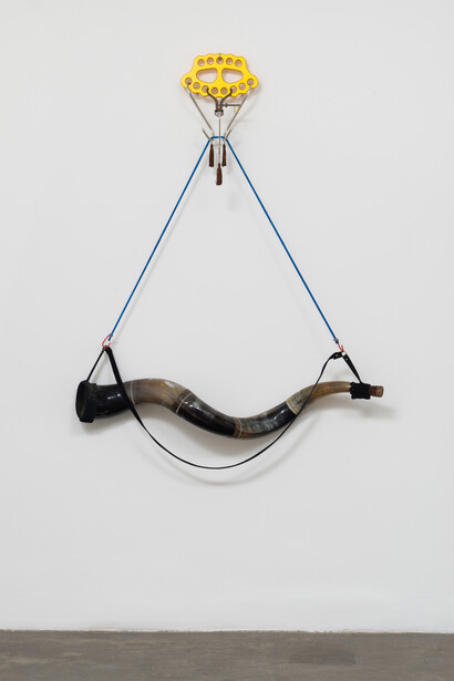 Rodrigo Matheus, Berrante, 2015, Ferragens, Hardware, bungee cords, pendants and blowing horn, 132 x 95 x 20 cm. Photo: Eduardo Ortega. Courtesy Galeria Fortes Vilaça