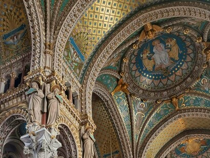 L'architecture du Basilica est une mélange de styles notamment byzantin, gothique et roman