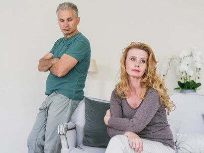 Tú necesitas terapeuta, mamá auxiliar, musa… Qué egoísta eres. Cada vez hueles más a gris, pero este gris no lo conozco