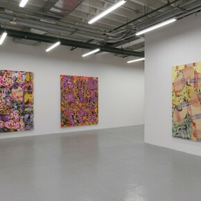 Ali Silverstein.To Put on the Edge, a Table, Exhbition view. Courtesy of Albertz Benda