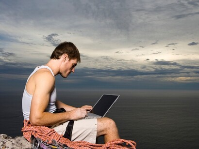 Actualizando el blog junto al mar