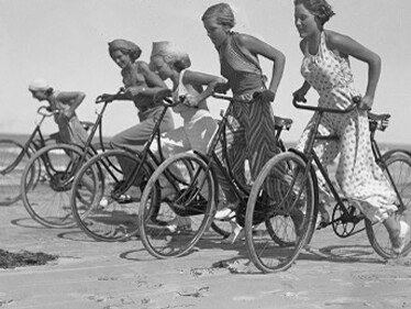 Estas fotografías nos invitan a un viaje por una Dinamarca eterna, donde lo nuevo y lo viejo conviven en perfecta armonía. Klampenborg, Dinamarca