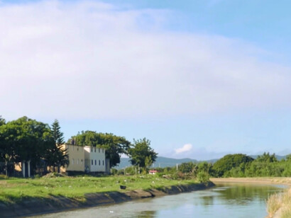 El agua se obtiene principalmente del río Yaque del Norte y fuentes subterráneas, distribuyendo el recurso a la ciudad Nibaje, en Santiago de los Caballeros, República Dominicana