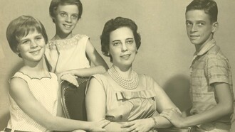 Zuzu com os filhos, Hildegard, Ana Cristina e Stuart - Acervo Institut