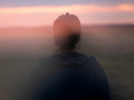 Nonostante le prove di un’invasione diretta del sistema nervoso centrale da parte del SARS-CoV-2 siano limitate, i disturbi cognitivi rappresentano oggi una delle conseguenze più diffuse tra i pazienti post-COVID