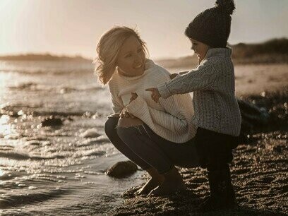 Eu dizia apenas isso porque era o que me tinham dito, continuava sem compreender. Sabia que era algo de bom, então repetia. Contudo, o vazio que tinha por dentro era como um lugar escuro onde não se vê o fundo. Uma escuridão onde vivem os monstros, mas eu não sentia medo; sentia como se em mim faltasse alguma coisa