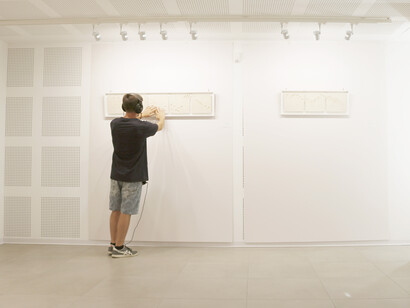 Installazioni audiotattili. Toccare il suono, cinque lastre 1 e tre lastre 3, Andrea Strizzi, Yag Garage, Pescara, foto Alberto Mallia