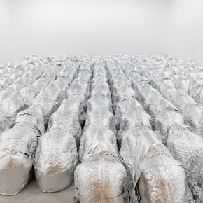 Kader Attia, Fantasma, 2007–2025. Cortesía del Centro Andaluz de Arte Contemporáneo. Foto por Pablo Ballesteros