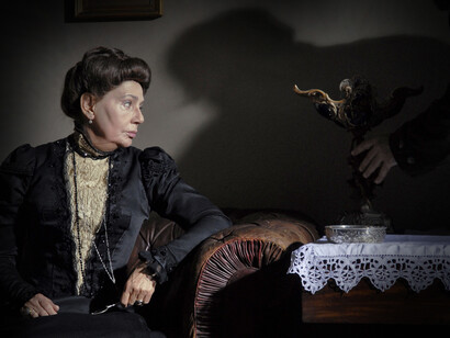 Giovanna Daddi veste i panni di Elvira Bonturi, moglie del compositore, in “Puccini e la fanciulla” (2008) © Enzo Cei