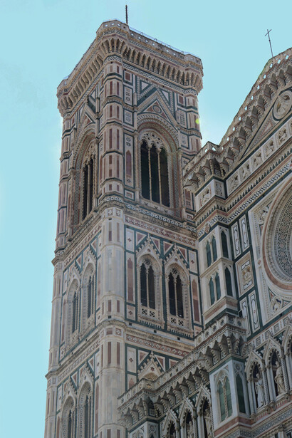 A Catedral de Florença, na Itália, abriga a famosa cúpula de Brunelleschi e o campanário de Giotto. Sua construção começou em 1296, e hoje é um dos maiores ícones da história da arte e da arquitetura renascentista