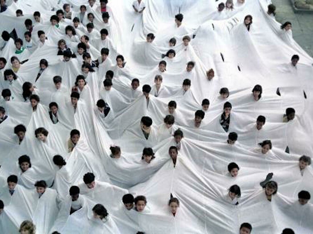Lygia Pape (Brazilian, 1927–2004), Divisor (Divider), 1967, Performance at Museu de Arte Moderna, Rio de Janeiro, 1990. Photo: Paula Pape © Projeto Lygia Pape