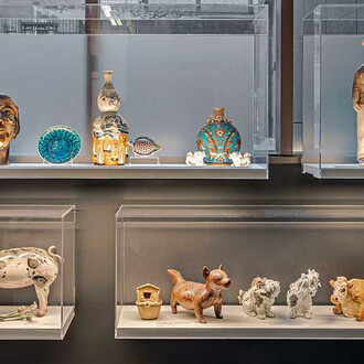 Collecting memories. 40 years of ceramics and community, exhibition view. Courtesy of Gardiner Museum