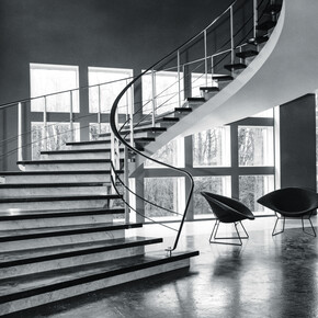 Escalier hélicoïdal du Cèdre © Archives de la Vaudoise Assurances, Lausanne 