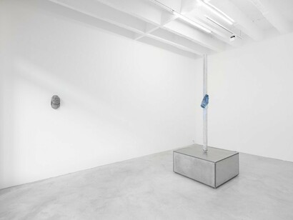 Sofia Hultén, Concrete head, exhibition view. Courtesy of Galerie Nordenhake