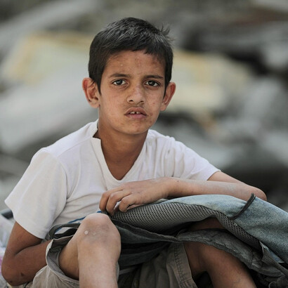 La popolazione palestinese è stremata dalla fame, costretta a sopravvivere con razioni minime a causa dell’assedio e della distruzione delle vie di rifornimento