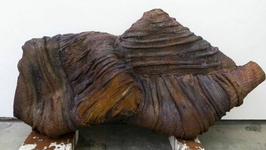 Des Hughes, Jumper, 2013, iron powder, polyester resin, wool, plaster, 160 x 80 x 40 cm