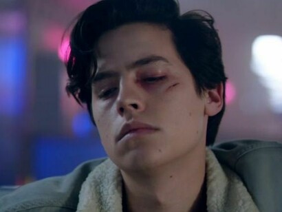 Cole Sprouse es Forsythe Pendleton Jones III "Jughead"	en la serie