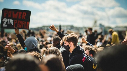 Dignidade e resistência perante a extrema-direita