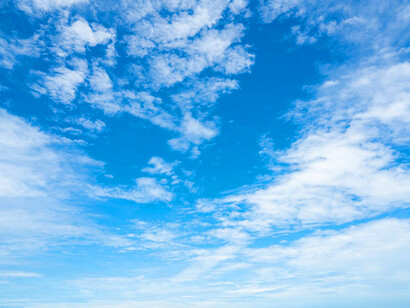 Grupo de nubes en un cielo azul