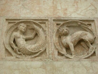 Decorations en marbre de la façade du Baptistère de Parme