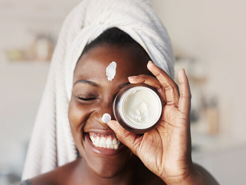 Producing cosmetics without water allows them to be formulated with fewer harmful ingredients like parabens and preservatives