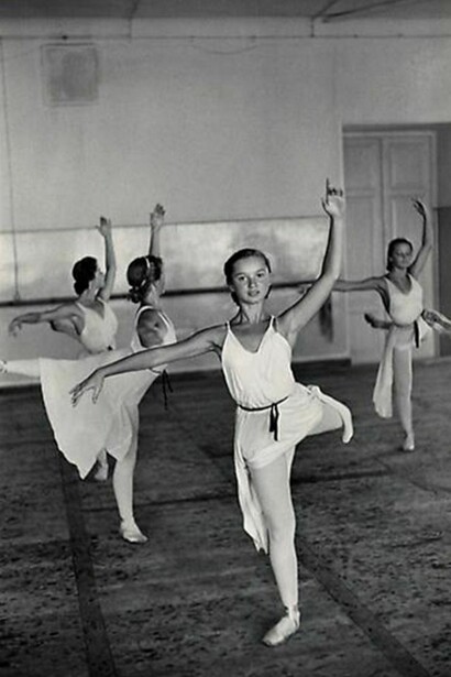Henri Cartier-Bresson, Bolshoi Ballet School. Moscow. 1954 ©Henri Cartier-Bresson/Magnum, courtesy Fondation Henri Cartier-Bresson