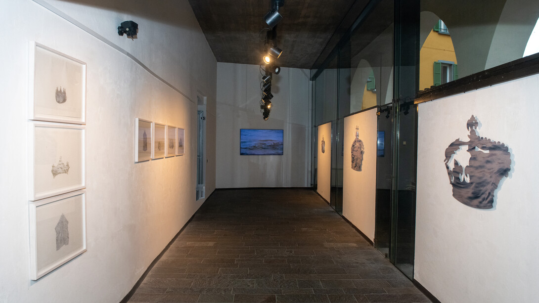 Armida Gandini, Il volo delle falene sull’onda, veduta dell’esposizione. Cortesia di Fondazione L’Arsenale