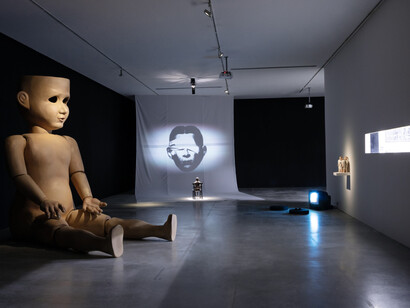 Máquina teatro: el Periférico de Objetos (1990-2009), vista de exhibición. Cortesía del Museo de Arte Moderno de Buenos Aires