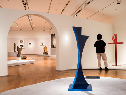 Kim Lim, The space between. A retrospective, exhibition view. Courtesy of National Gallery Singapore