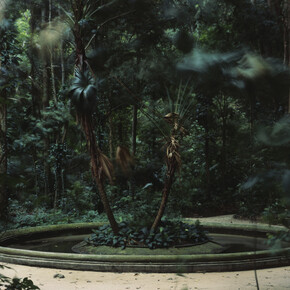 Caio Reisewitz, hausverlassung, 2015, C-print sous Diasec, 180 x 227 cm, Edition : 5 + 2EA, Courtesy Bendana I Pinel Art Contemporain & artiste