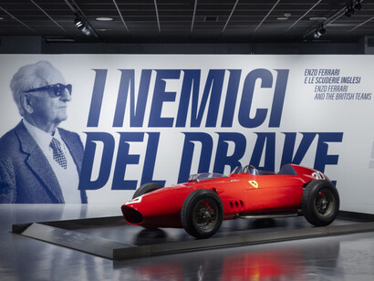 I nemici del Drake. Enzo Ferrari e le scuderie inglesi, ausstellungsansicht. Mit freundlicher genehmigung des Museo Nazionale dell'Automobile