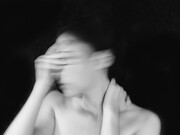 O bullying não é um problema da infância. Ele nasce nela, mas muitas vezes cresce conosco — veste uniforme escolar, depois terno, se instala nas redes sociais e em grupos de mensagem. Apenas muda de forma, de cenário, de plateia. E o mais perigoso de tudo: normaliza-se