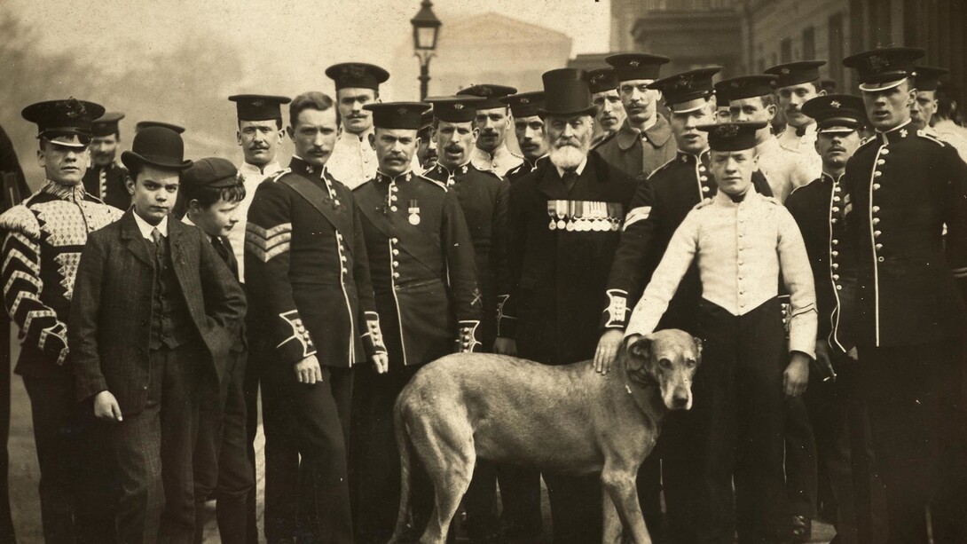 Christina Broom, Group photograph with Irish Guards on St Patrick’s Day, Wellington Barracks, 1908 © Museum of London