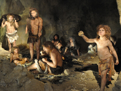 Reconstrucción de un grupo de Neandertal.
(Copyright:Johannes Krause, grupo Neandertal por Atelier Daynes, París, Francia En: Museo
de los neandertales, Krapina Krapina, Croacia)