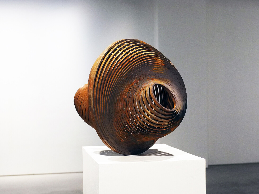 Sungfeel Yun, Energy 21, 2015, steel, 42 x 45 x 42 cm
