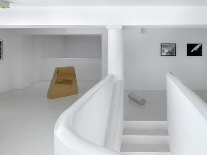Installation view, Claudia Wieser: Container / Lisa Oppenheim: Natureʻs Pencil, Sies + Höke, Düsseldorf, 2014, photographer: Achim Kukulies, courtesy the artist(s) and Sies + Höke, Düsseldorf.
